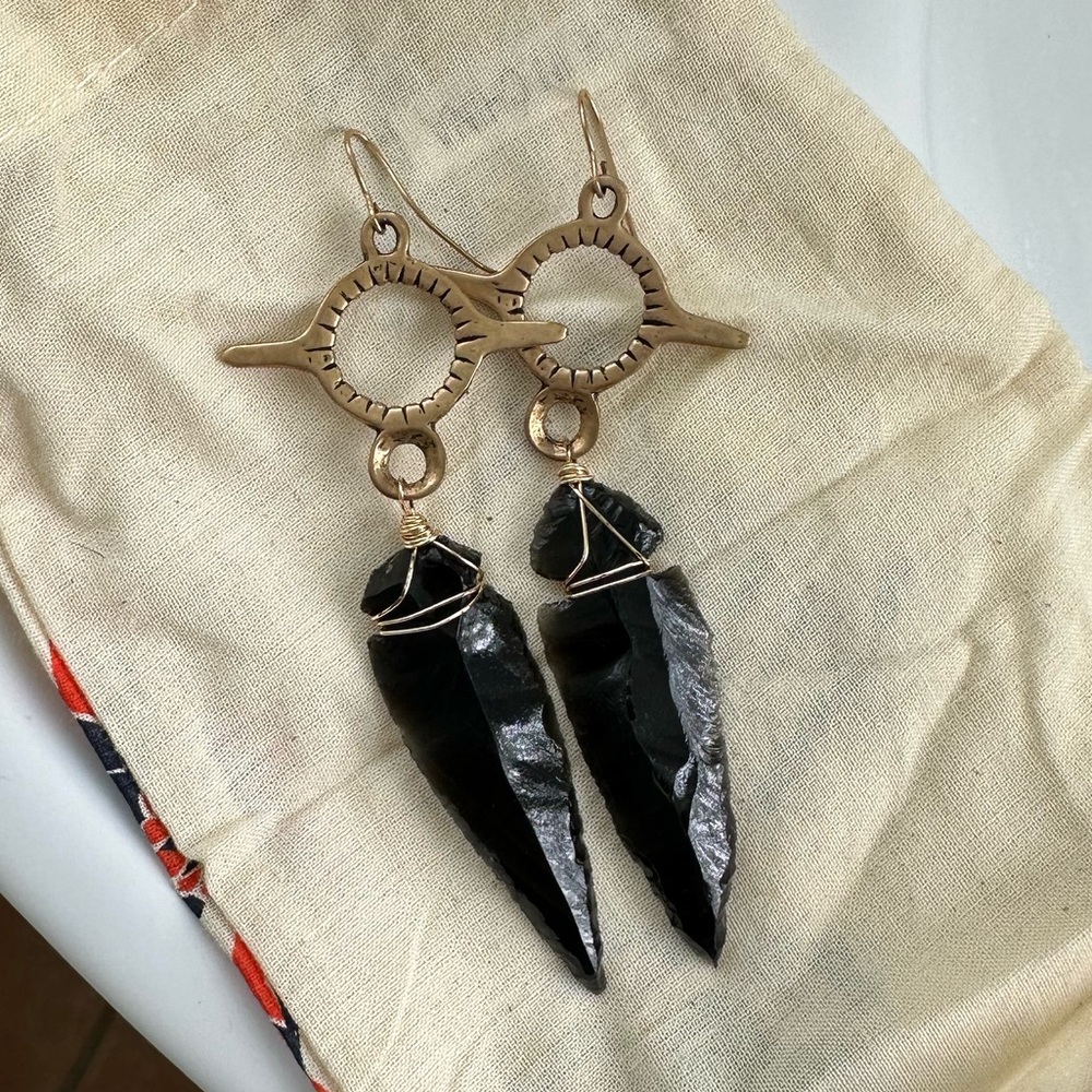 Arrowhead dangle earrings